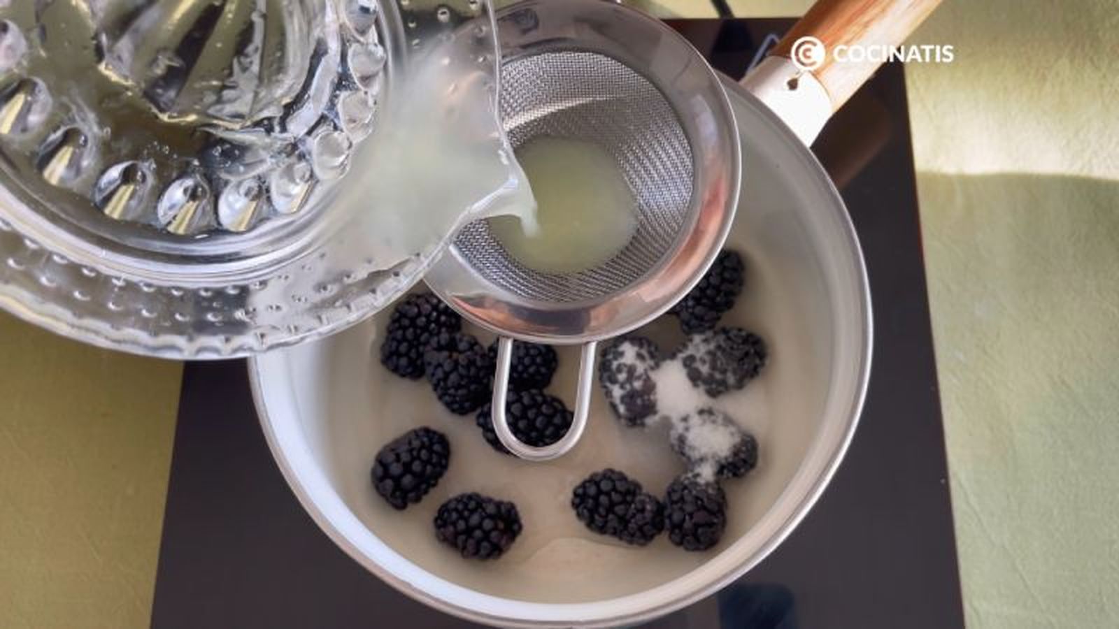 Paso 3 de la receta Tarta de queso mascarpone: la receta maestra que dejarás a tus hijos